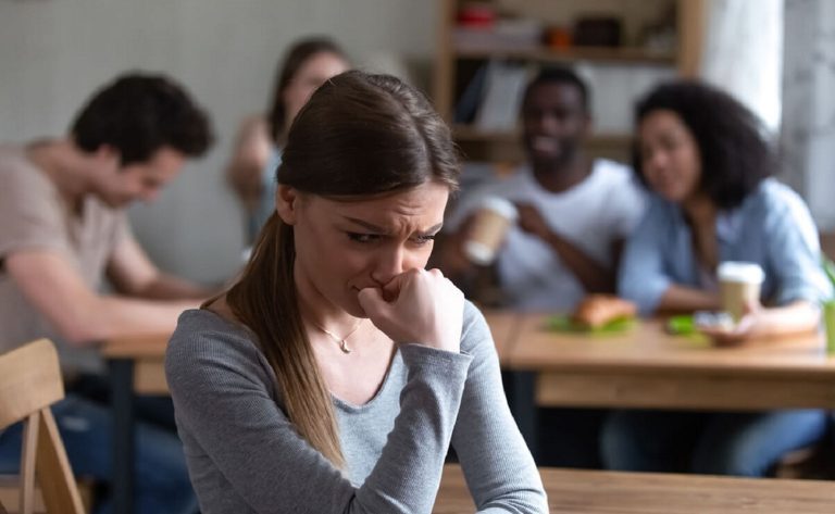 Tenemos que rechazar el rechazo. Nunca inicies tu principio buscando en tu pasado. No hay nada en tu pasado que te sirva para tu presente. Dios no hace tu presente con los retazos del pasado.