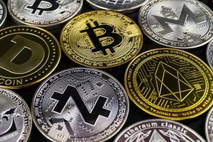 Los criptoactivos enfrentan un elevado riesgo de iliquidez, pérdida total o indisponibilidad temporal.
