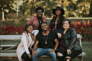 Con la ayuda de diveros músicos de Washington, DC, culminaron la producción de ‘Campeón’ y el resto de las canciones.