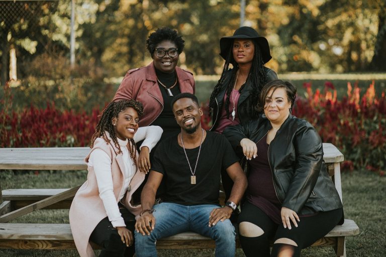 Con la ayuda de diveros músicos de Washington, DC, culminaron la producción de ‘Campeón’ y el resto de las canciones.