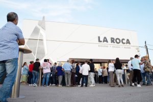 La iglesia creó en 2004 la asociación “Por Más Vida”, con una visión de repartir despensas solidarias.
