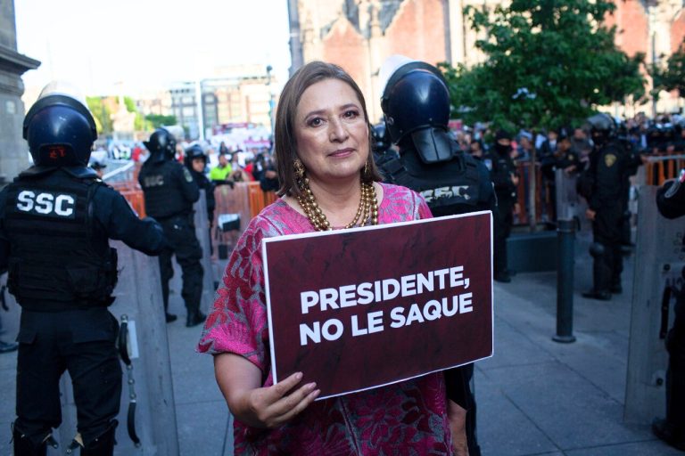 Pese a los gritos de los grupos de choque de Morena apostados en la Suprema Corte de Justicia de la Nación (SCJN) que gritaban, se abrió paso.