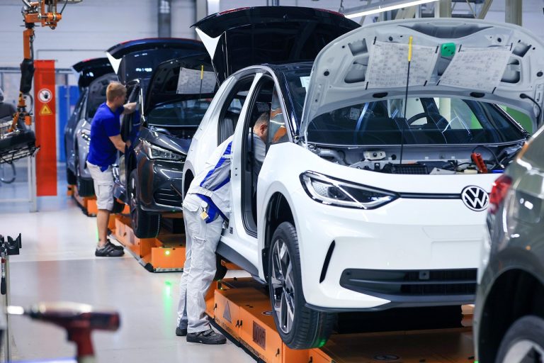 En total, la KBA registró 268.926 nuevas matriculaciones de coches puramente eléctricos de enero a julio de 2023.