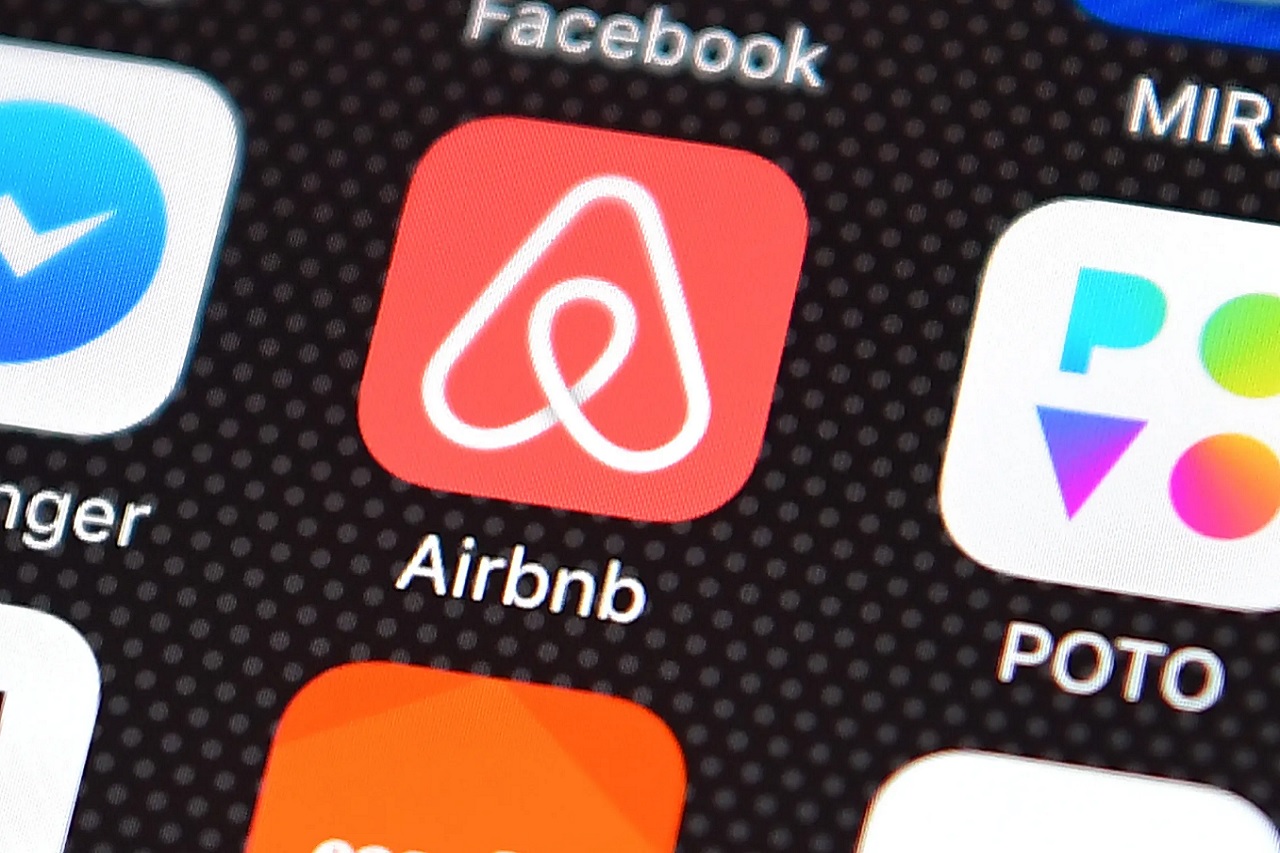 Según el portal Insider, ante el abuso de Airbnb, los huéspedes estafados deben documentar todo y nunca cancelar las reservas ellos mismos.