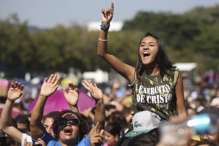 60% dice que marca una diferencia en el mundo y 70% cree que Cristo algún día regresará.