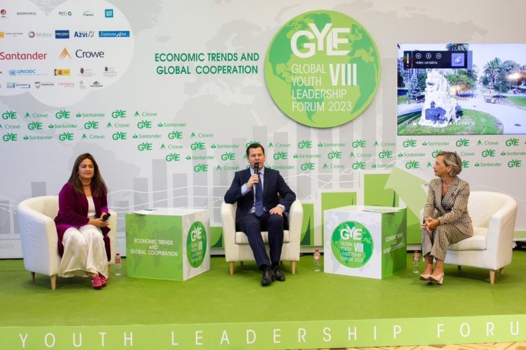 El Palacio de la Magdalena de Santander (España) es sede de las sesiones de trabajo de la VIII edición del Global Youth Leadership Forum.