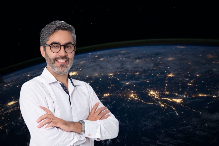 Es deseable que los asesores se instruyan en cursos de arquitectura, diseño de interiores y temas de economía.