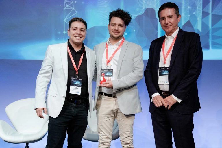 Sus cursos establecen metodologías con Scrum, Kanban y Design Thinking para gestionar proyectos de forma flexible, autónoma y eficaz.