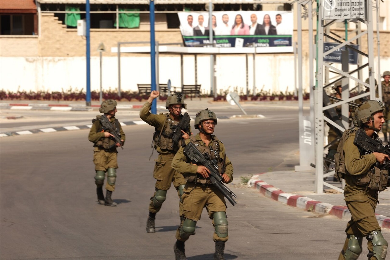 “Ciudadanos de Israel, estamos en guerra. No en una operación, no son rondas de combates, es una guerra”, advirtió Netanyahu a través de sus redes sociales.