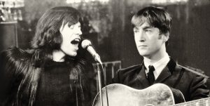 “Now and Then” debutó en la lista oficial de sencillos del Reino Unido en el puesto 42 al día siguiente.