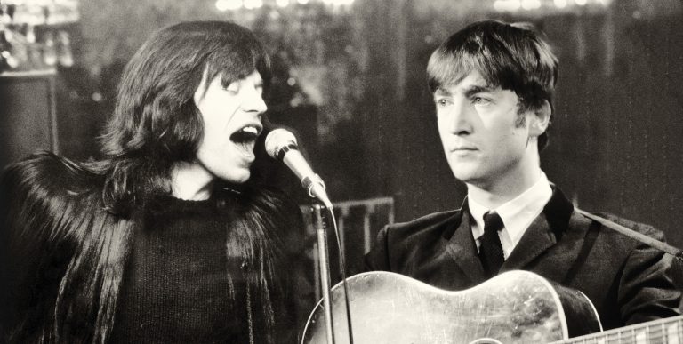“Now and Then” debutó en la lista oficial de sencillos del Reino Unido en el puesto 42 al día siguiente.