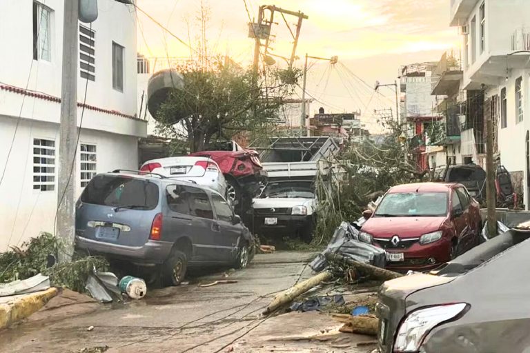 Ante la rapiña política del morenista, los inconformes exigieron la expulsión de ese partido para que le pueda dedicar tiempo a atender sus obligaciones con el ISSSTE.