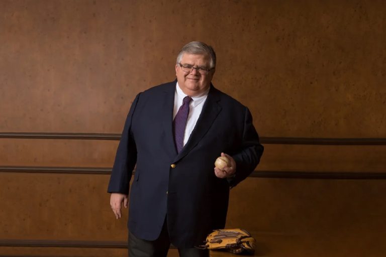 Agustín Carstens, director general del BIS, consideró en noviembre, que los bancos centrales tienen la responsabilidad de mantenerse al día con la era digital.