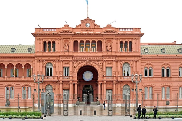Los funcionarios de EU -acompañados por el embajador Marc Stanley- llegaron a la Casa Rosada y mantuvieron un encuentro que se extendió hasta las 13.30 horas locales de este lunes.