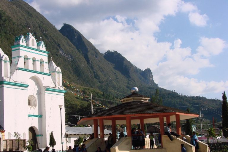 La presencia del coro de Acteal presentó el 10 de diciembre pasado la celebración de 31 años de caminar la paz, en defensa del territorio, la vida y la cultura.
