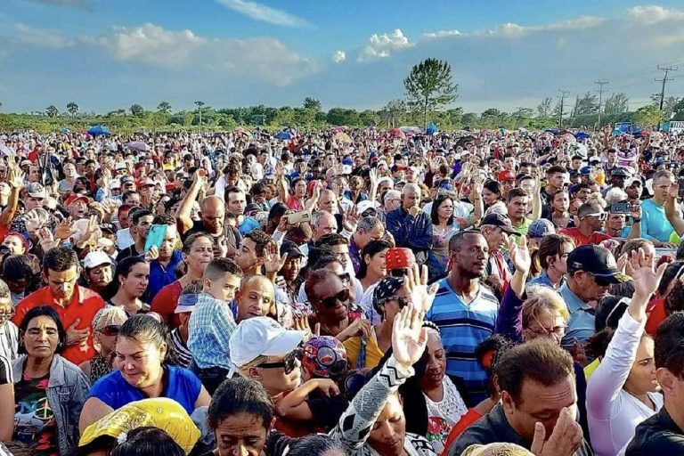 Cabe señalar que la activista cubana marxista Kiriam Gutiérrez Pérez calificó a los eventos evengélicos como “indignantes”.