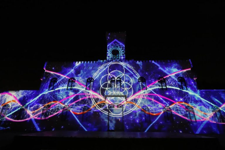 La curaduría corrió a cargo de Arantxa Montes Valladares, fundadora y directora creativa del estudio de diseño manoumana.