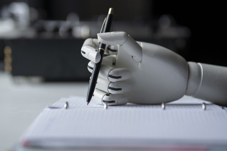 La demanda sostiene que ChatGPT utiliza millones de artículos de The New York Times para entrenarse.