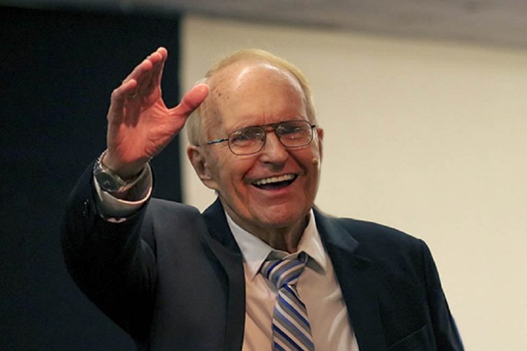 Por su parte Kim Richards, voz principal de la banda “Un corazón” dio un mensaje a su abuelo por su partida.