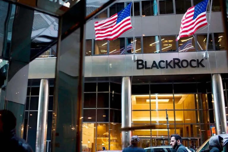 Llama la atención que el villano, Gary Gensler, fue el que dio el voto de confianza a los 11 ETF que tradean (negociar) el ETF de Bitcoin.