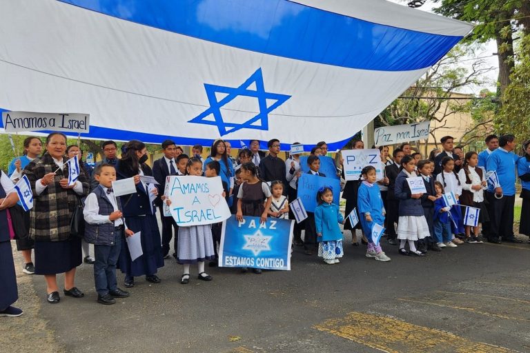 En respuesta, la Embajada israelí externó su malestar por una falta de condena hacia los ataques de Hamás realizados desde el sábado pasado.