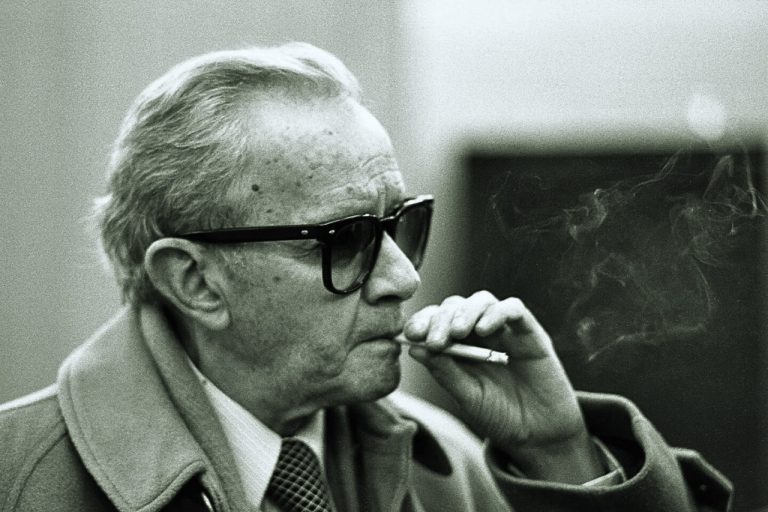 “Al escritor hay que dejarle el rumbo de los sueños porque a veces no puede con el de la realidad”, dijo Juan Rulfo en una entrevista.