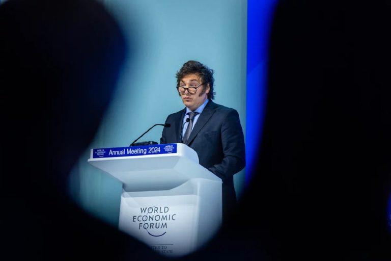 Milei, quien se ha asumido como judío, arremetió contra la llamada "casta política".