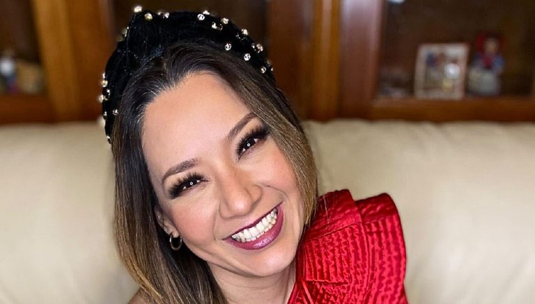 Vive+ comenzó a transmitirse en la prestigiosa cadena de televisión evangélica Enlace los lunes a las 16 horas con repetición los martes a las 13 horas.