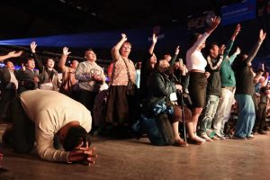 La Biblia dice que Manasés “oró al Señor, y él escuchó sus súplicas. Así Manasés reconoció que solo el Señor es Dios”. (2 Crónicas 33:13).