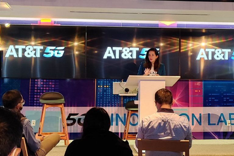 El lanzamiento de AT&T se produce 4 años después de activar la quinta generación en redes.