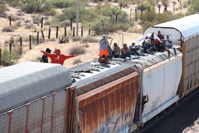 Los civiles armados en la frontera sur de EU Estados Unidos cuenta con 623 grupos del “movimiento patriota” con 165 milicias