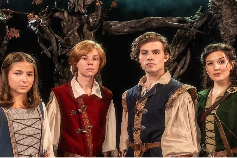 La directora de "Barbie", Greta Gerwig, dirige la última adaptación cinematográfica de Narnia, cuyo estreno está previsto para Netflix.