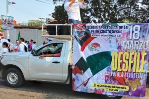 Los manifestantes evangélicos corearon consignas a favor de la familia tradicional, la unidad dentro de ésta, y la libertad de credo.