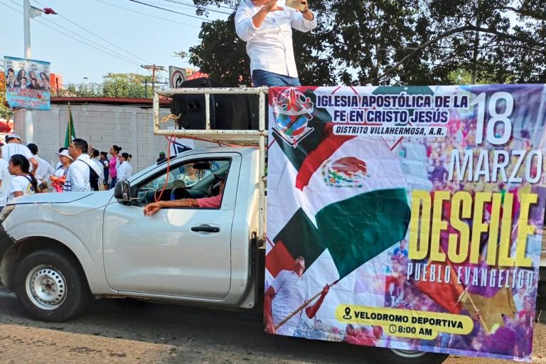 Los manifestantes evangélicos corearon consignas a favor de la familia tradicional, la unidad dentro de ésta, y la libertad de credo.
