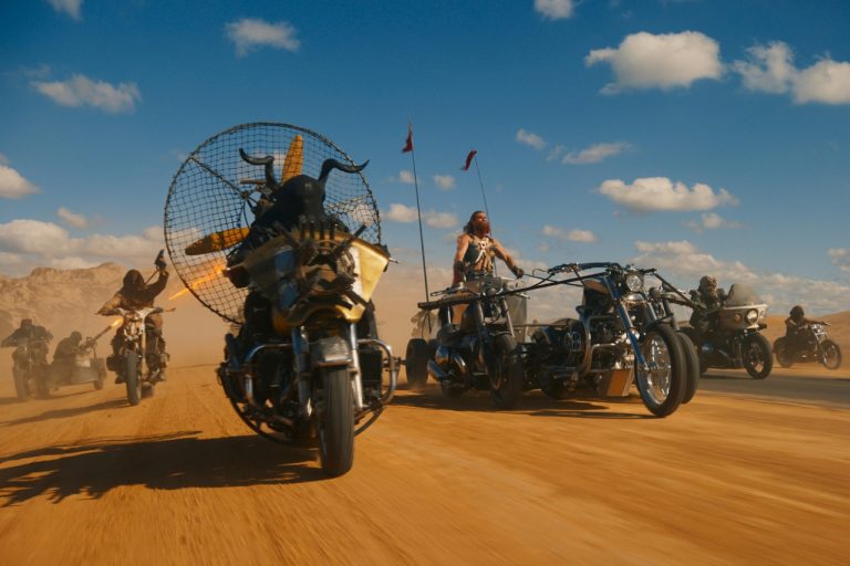 Con los escenarios postapocalípticos envueltos de violencia, gasolina y balas, esta nueva saga de Mad Max se centra en la esperanza, por tonta y lejana que parezca.