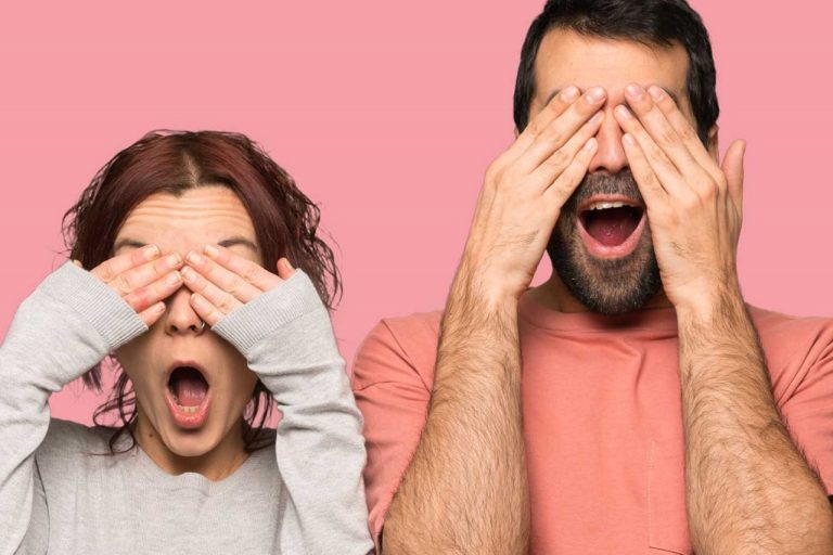 Inmerso en este enajenante tedio, no siente nostalgia por la luz del día ni por el parque o la iglesia.