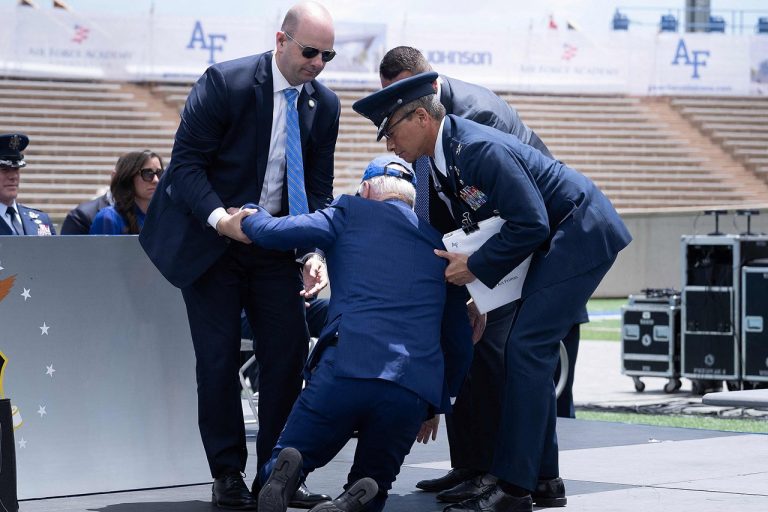 Según The Washington Post, el expresidente Barack Obama sugirió que Biden considere su retiro de la carrera electoral.