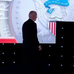 Una sala repleta de cristianos que observaban el proceso en el juzgado estalló en alegría después de que Trauger dijera que no impondría prisión.