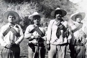 Entre 1926 y 1929 los sectores integristas de la Iglesia se alzaron en armas y protagonizaron una insurrección armada (La Cristiada) que implicó 250,000 muertos.
