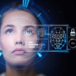 El sistema también ofrece la digitalización de documentos personales y la autenticación de identificaciones como INE, pasaportes y visas.