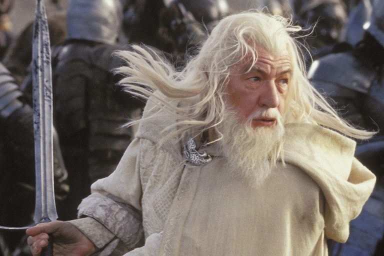 Según el crítico, Tolkien contribuyó a la traducción de la Biblia de Jerusalem, y de manera especial, del libro de Jonás.