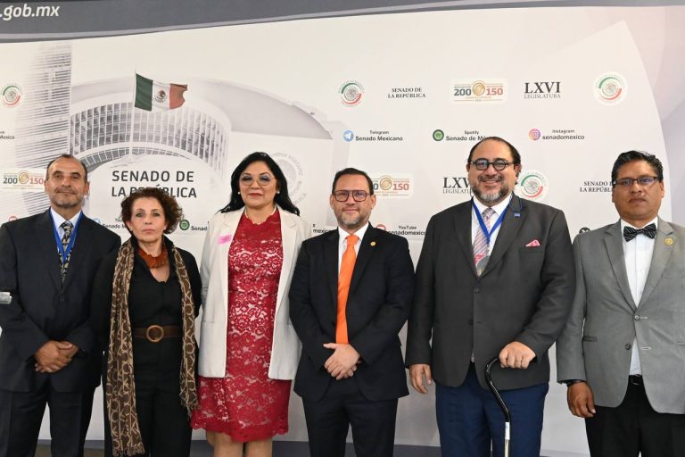La extinción de dominio es la pérdida de los derechos que tenga una persona en relación con los bienes inmuebles.