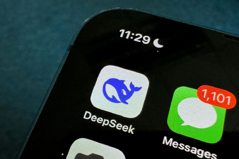 DeepSeek, que apenas se lanzó la semana pasada, ya supera a ChatGPT, de OpenAI, para convertirse en la aplicación gratuita más descargada en Estados Unidos.