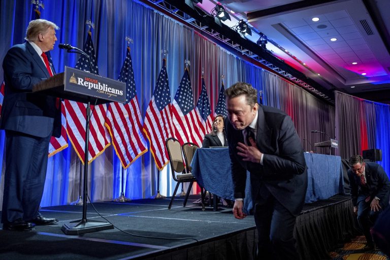 En la biografía de Walter Isaacson, titulada Elon Musk, el hermano de Elon, Kimbal, declaró lo siguiente sobre ella: “Era tan tóxica. Una pesadilla”