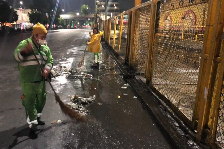 Matías Verna es bibliotecario, periodista, escritor, amigo, vecino y padre de familia. Nació en 1980 en Argentina.