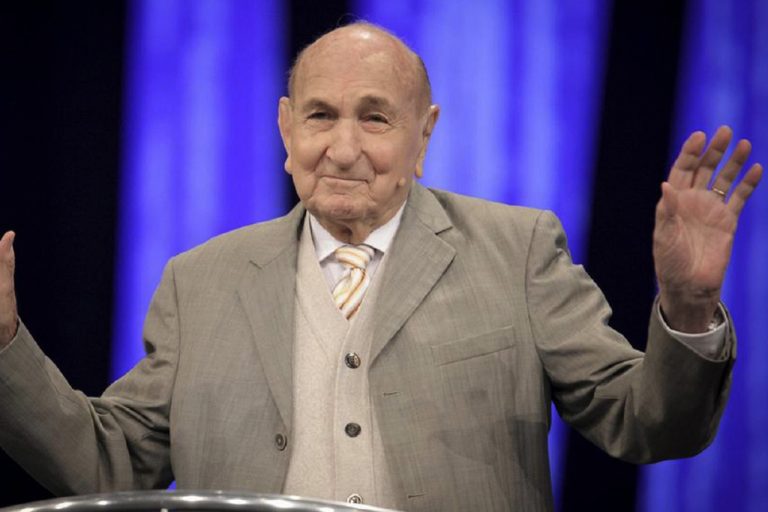 Wayne Myers, también llamado “El misionero de vivir para dar” nació en Morton, ciudad del Condado de Scott, Misisipi, en Estados Unidos.