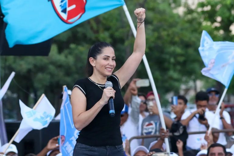 Luisa González, la correísta, se pronunció ayer en la noche tras la difusión de los resultados oficiales y desconoció la victoria del presidente Daniel Noboa.