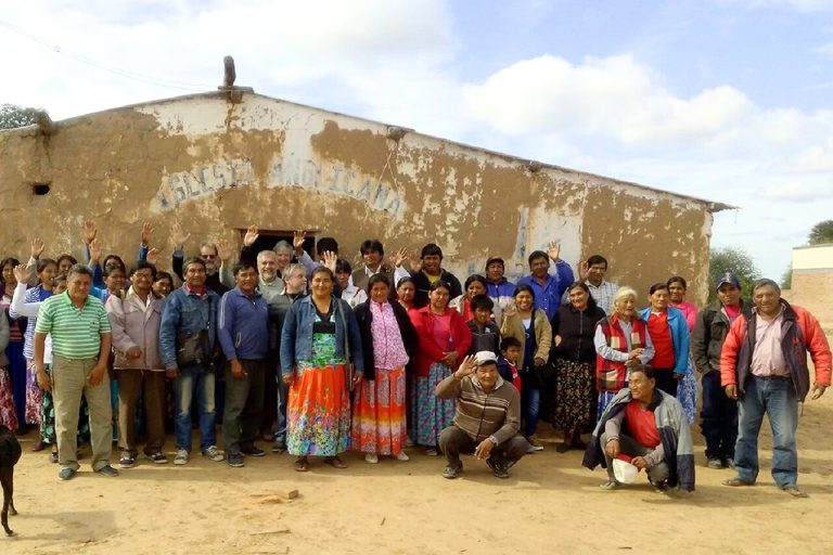 Otro dato relevante es que mientras solo 10% de los católicos argentinos asiste a misa o los sacramentos, 40% de los evangélicos acude al culto al menos una vez por semana.