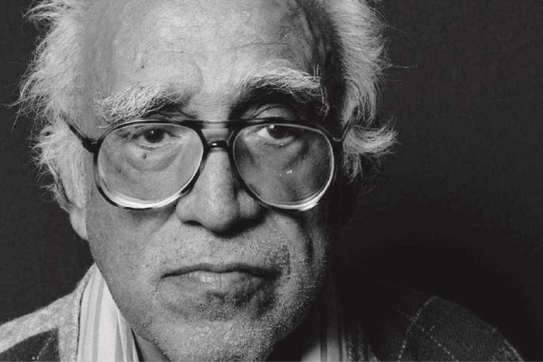 Carlos Monsiváis, el prestigioso escritor mexicano se crió en una familia pentecostal y en su juventud estudió en la Facultad de Economía y en la de Filosofía y Letras.