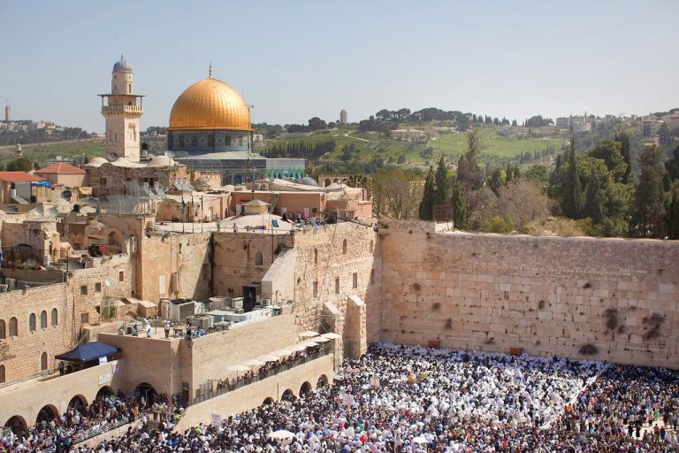 Siguiendo en el mapa, los talibanes de Afganistán son una rama radical del Islam sunnita y consideran que los chiitas, que son mayoría en la etnia persa de Irán, son herejes